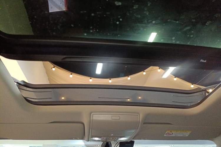 Used Volkswagen Tiguan L 2020 330TSI Automatic Two-Wheel Drive Panoramic Comfort Edition China VI Standard
