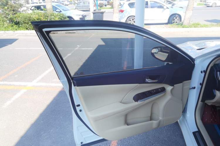 Used Toyota Camry 2016 2.0E 10th Anniversary Elite Edition
