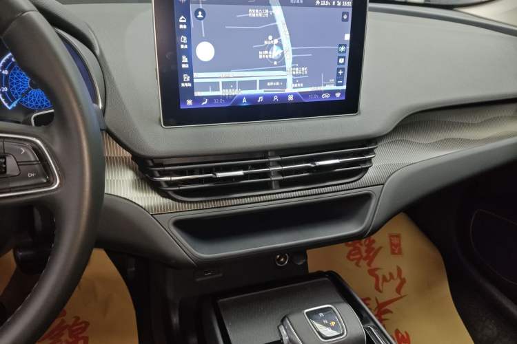 Used Hongqi E-QM5 2022 431 km Charge & Enjoy Edition
