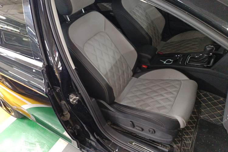 Used Volkswagen Magotan 2023 2 Million Units Limited Edition 330TSI DSG Leading Version