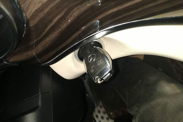 Used Mercedes-Benz V-Class 2018 V 260 Avantgarde Edition China VI
