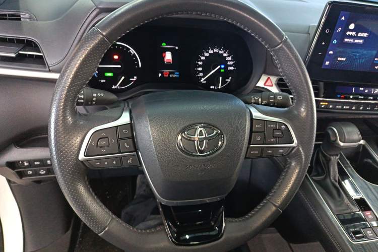 Used Toyota Sienna 2023 2.5L Hybrid Deluxe Edition