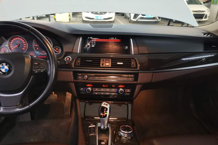 Used BMW 5 Series 2014 525Li Luxury Design Package