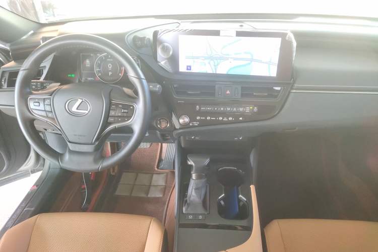 Used Lexus ES 2023 200 Excellence Edition

