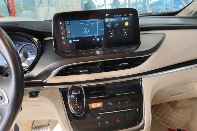 Used Buick GL8 2023 Facelifted Land Cruiser Executive Luxury Version
