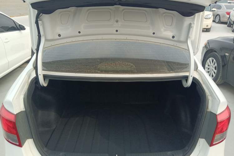 Used Kia K2 2015 Sedan 1.4L MT GLS