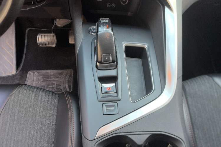 Used Peugeot 5008 2017 380THP 7-Seater Elite Edition
