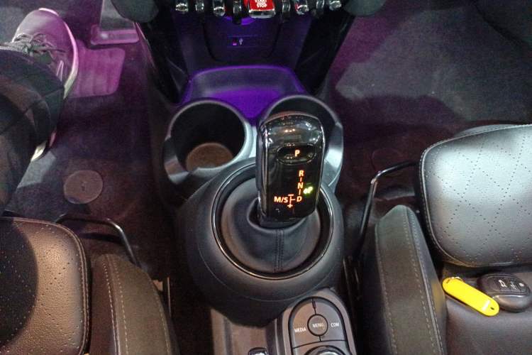 Used  MINI 2018 1.5T COOPER Artist Five-Door Edition
