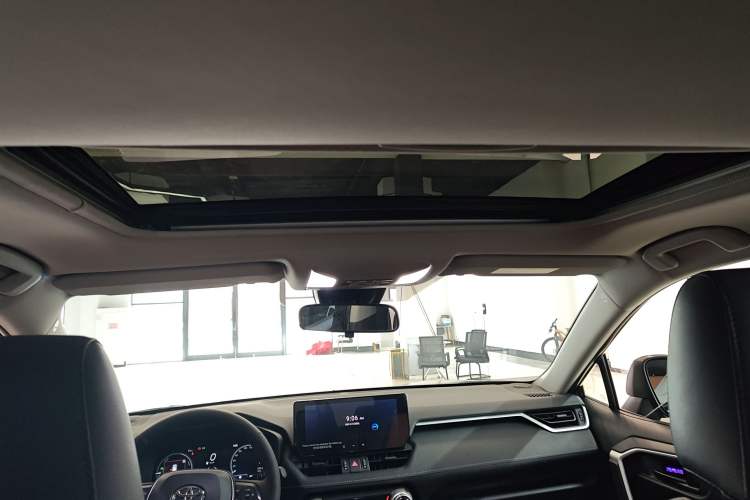 Used Toyota RAV4 2023 Dual-Motor 2.5L E-CVT Two-Wheel Drive Elite Edition
