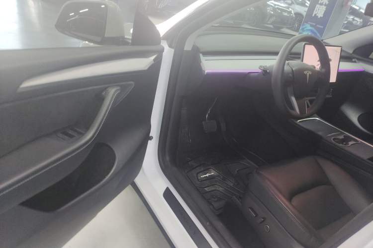 Used Tesla Model Y 2023 Long-Range All-Wheel-Drive Version
