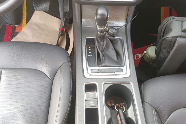 Used Roewe i6 2020 PLUS 1.6L CVT 4G Connected Glory Flagship Edition