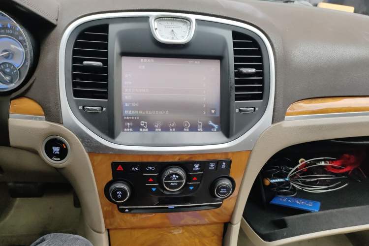 Used Chrysler 300C 2013 3.6L Luxury Edition