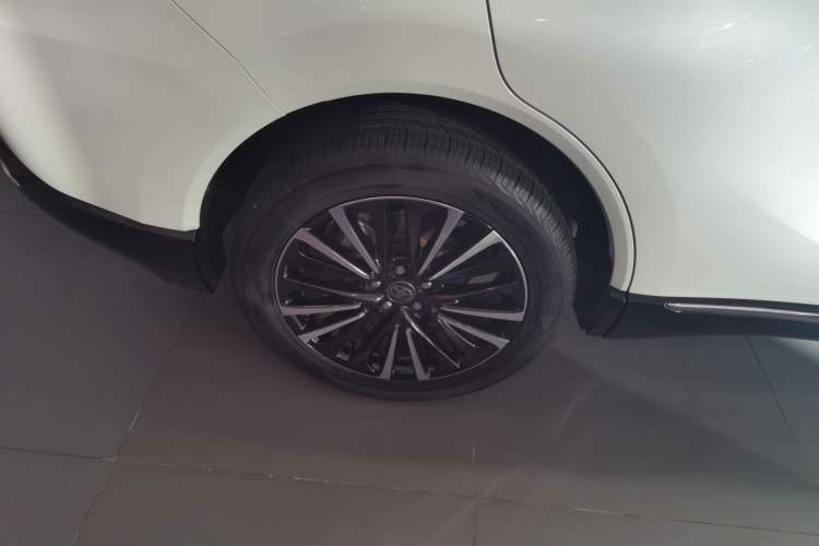 Used Toyota Venza 2023 2.0L CVT Two-Wheel Drive Prestige Version