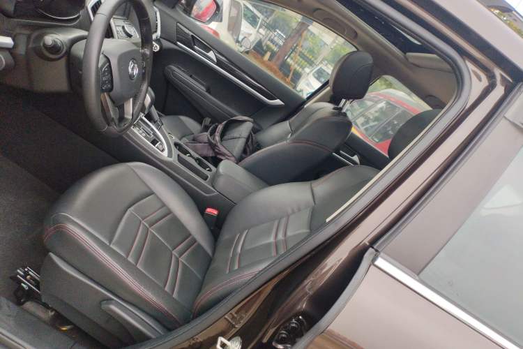 Used Dongfeng Aeolus AX7 2016 2.0L Automatic Zhiyi Trim