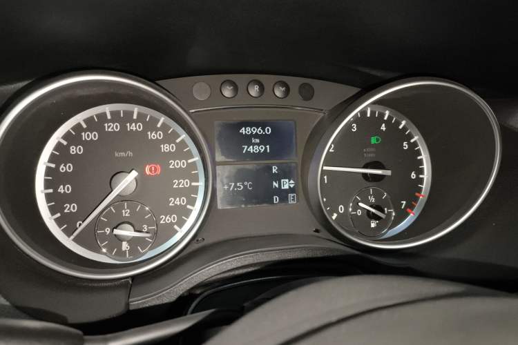 Used Mercedes-Benz R-Class 2017 R 320 4MATIC Business Edition Prestige Model