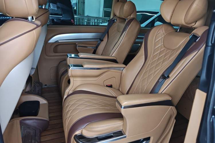 Used Mercedes-Benz Vito 2018 2.0T Business Version China VI Emission Standard
