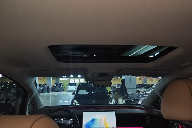 Used Denza D9 2022 DM-i 1040 Prestige Model
