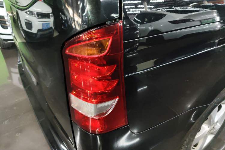 Used Mercedes-Benz Vito 2018 2.0T Elite Version 7 Seats China V Emission Standard
