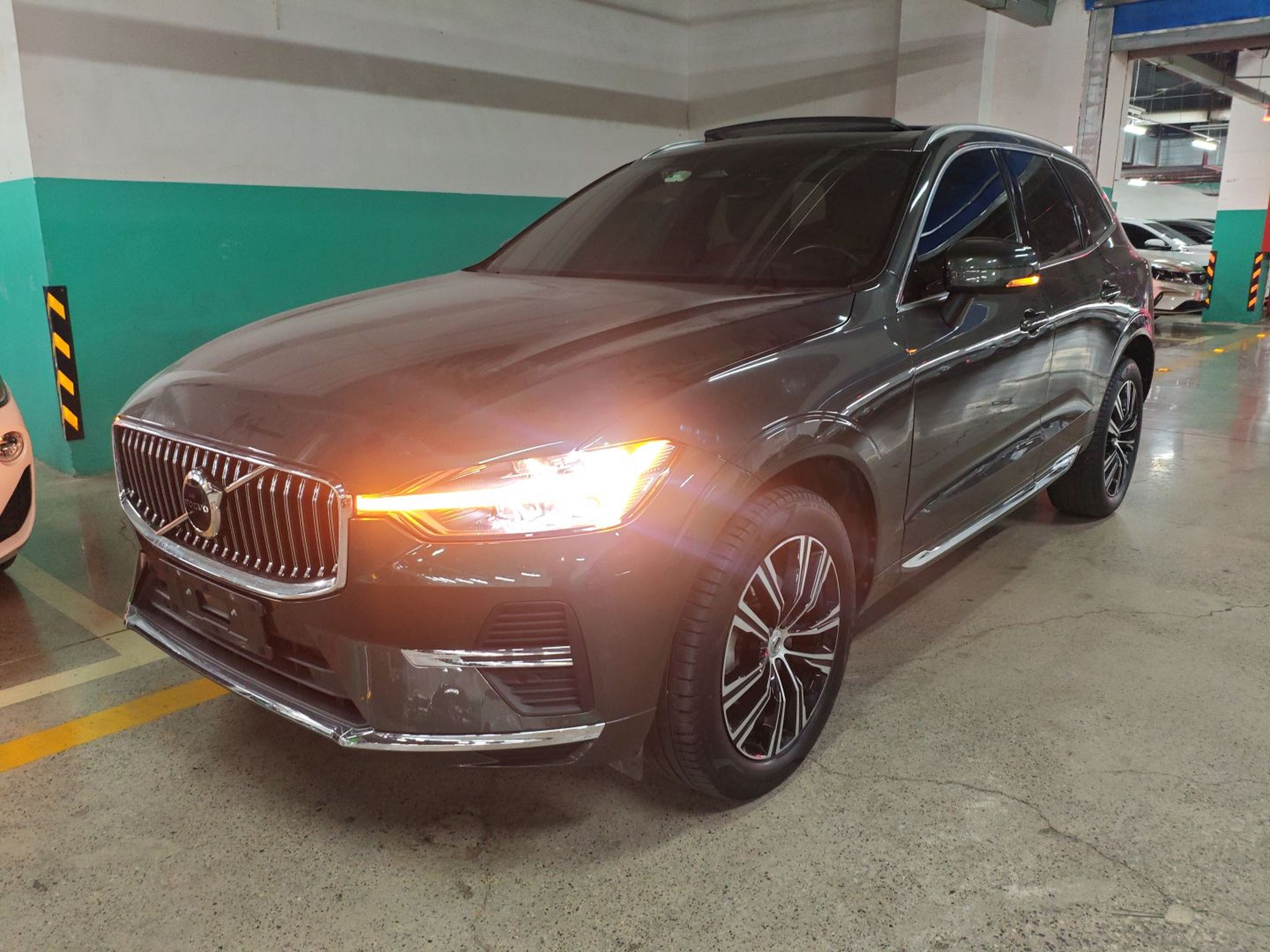 Под передней частью автомобиля