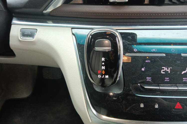 Used Buick GL8 2023 Land Executive Class Comfort Model
