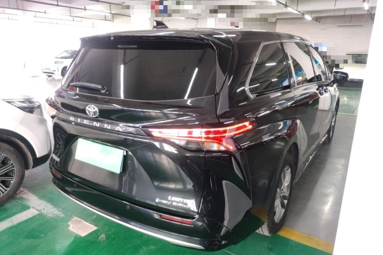 Used Toyota Sienna 2024 2.5L Hybrid Luxury Edition
