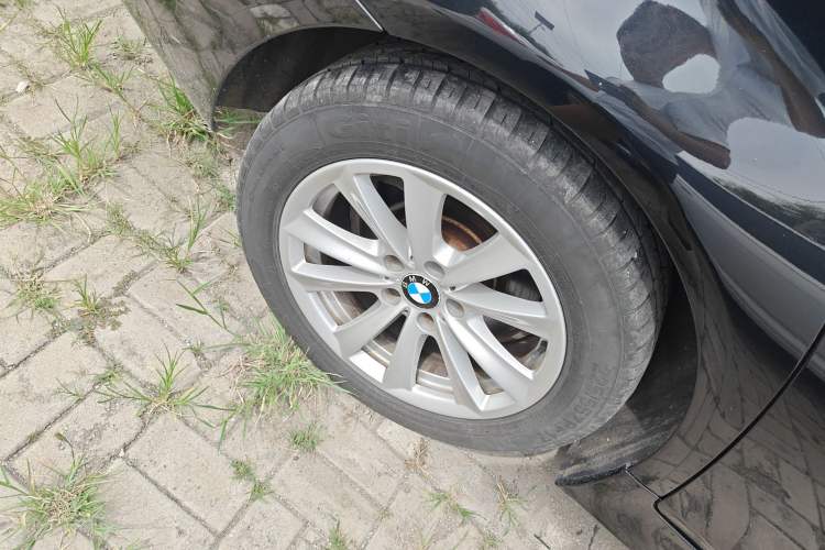 Used BMW 5 Series 2014 520Li Elegant Model
