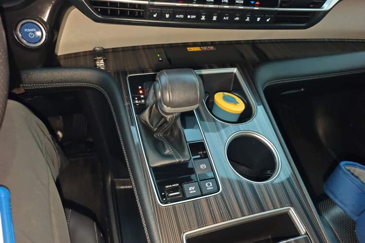 Used Toyota Granvia 2023 2.5L Hybrid Flagship VIP Edition
