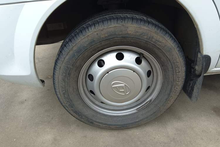 Used SAIC MAXUS Xintu V80 2023 2.0T Manual Classic Aoyuntong Short Wheelbase Ultra-Low Roof 5/6-Seater