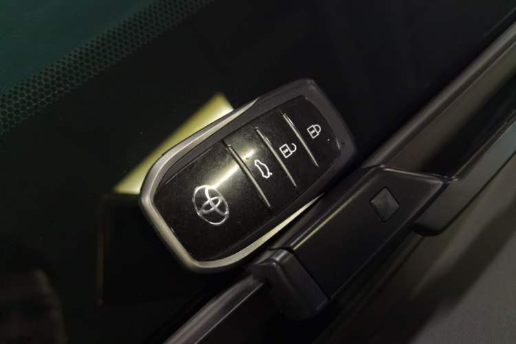 Used Toyota Avalon 2024 Dual-Motor 2.0L Luxury Edition