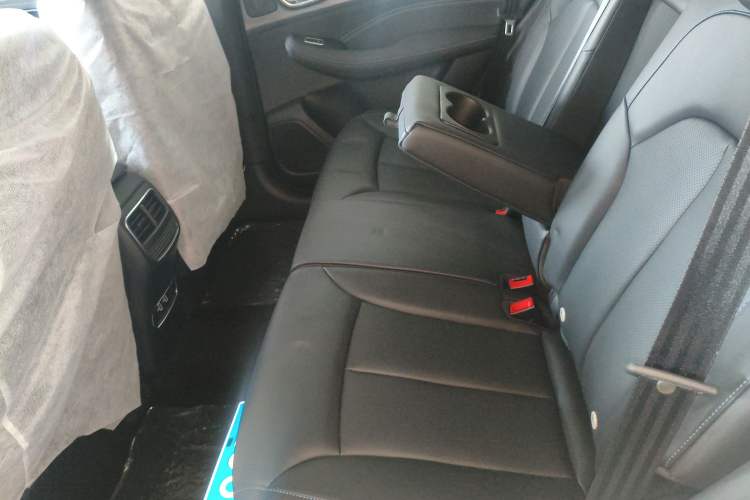 Used Roewe RX5 2025 PLUS 330TGI Automatic Trendsetting Smart Edition
