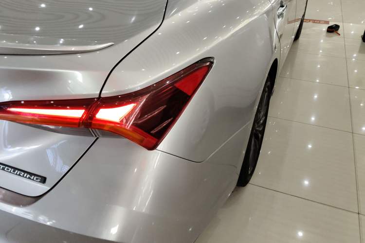 Used Toyota Avalon 2019 2.5L Touring Premium Version China VI Standard
