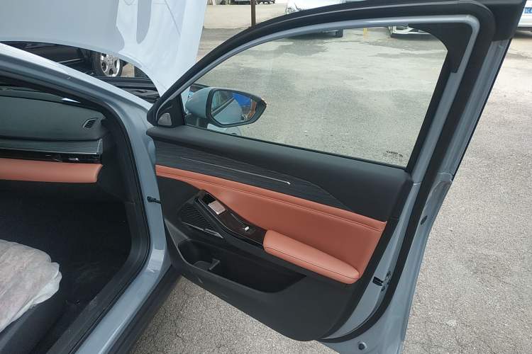 Used  L6 2025 EM-i 60km Launch Edition
