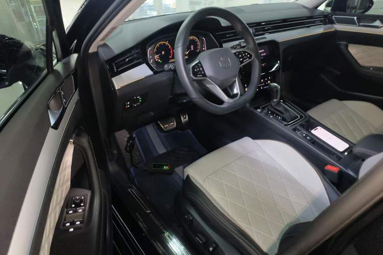 Used Volkswagen Magotan 2025 Revised Version Zhongxiang Edition 330TSI DSG Luxury Trim