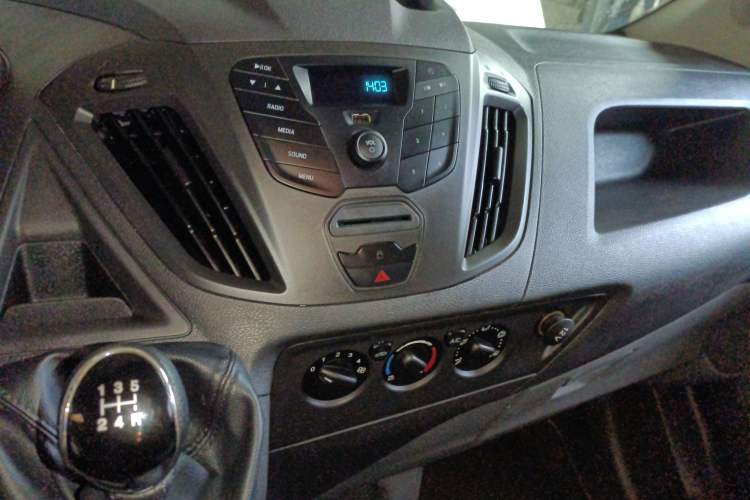 Used Ford Transit 2019 2.0T Diesel Multi-Purpose Commercial Vehicle Short Wheelbase Low Roof 6-Seater China VI Standard
