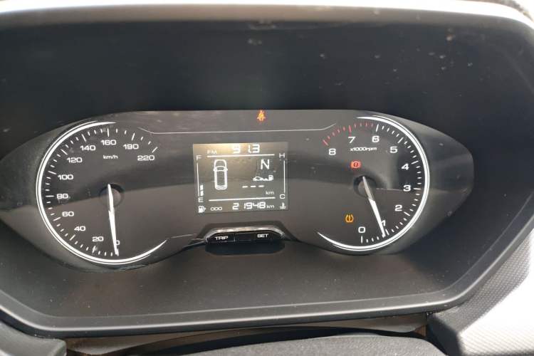 Used Wuling Alvez 2022 1.5L Manual Free-Style Model
