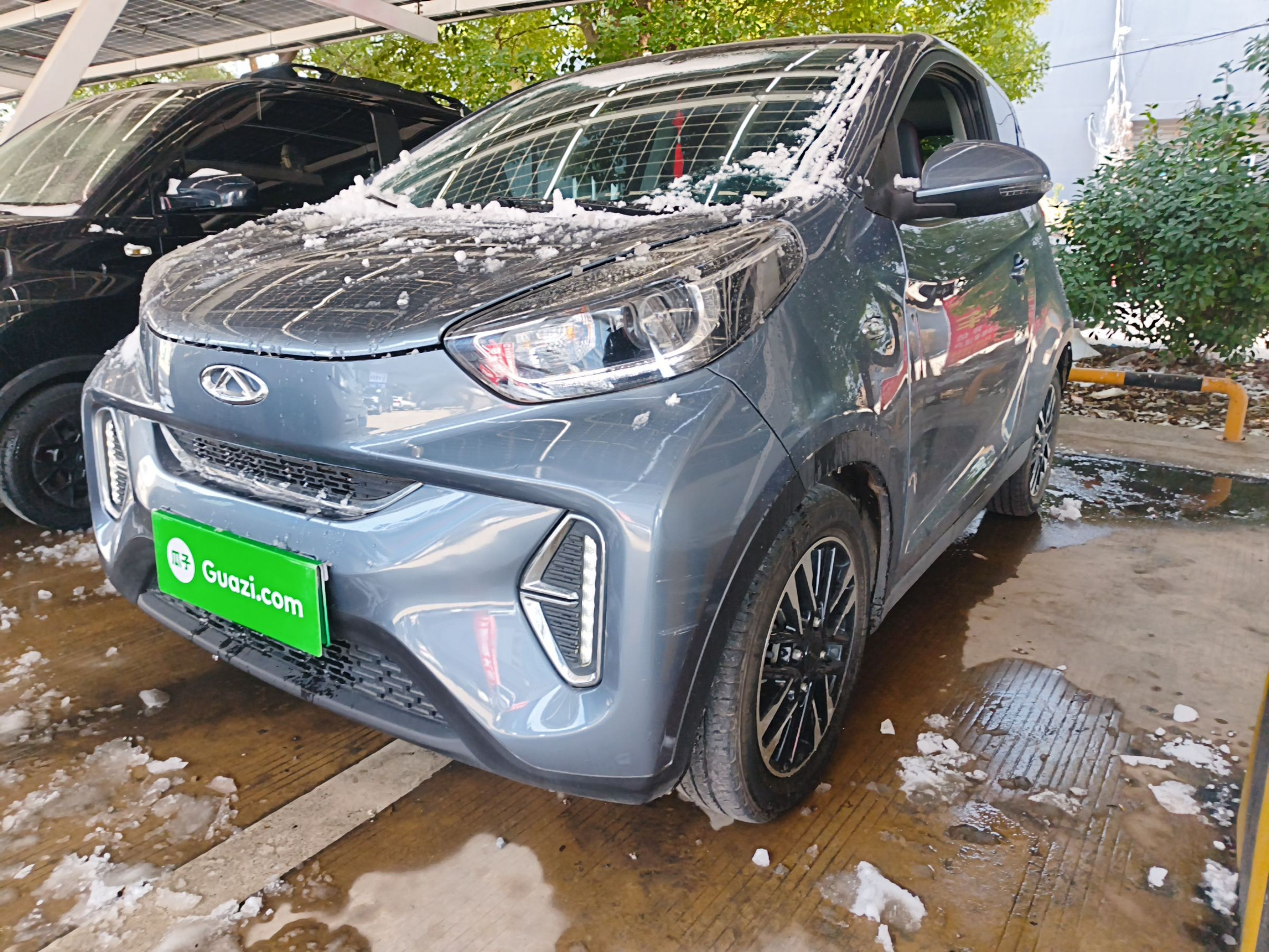 Под передней частью автомобиля