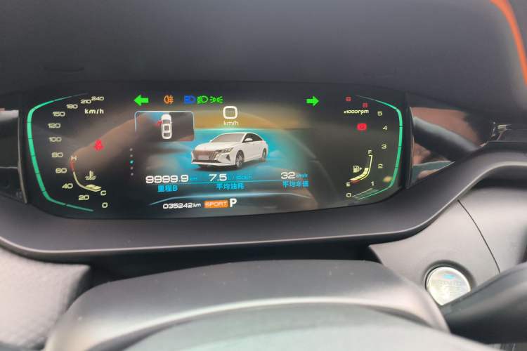 Used Dongfeng Aeolus Yixuan MAX 2023 1.5T Ultra-Stylish Trendsetting Dad Edition