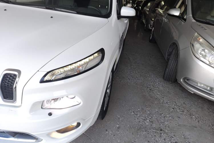 Used  Cherokee 2017 2.4L Professional Smart Edition
