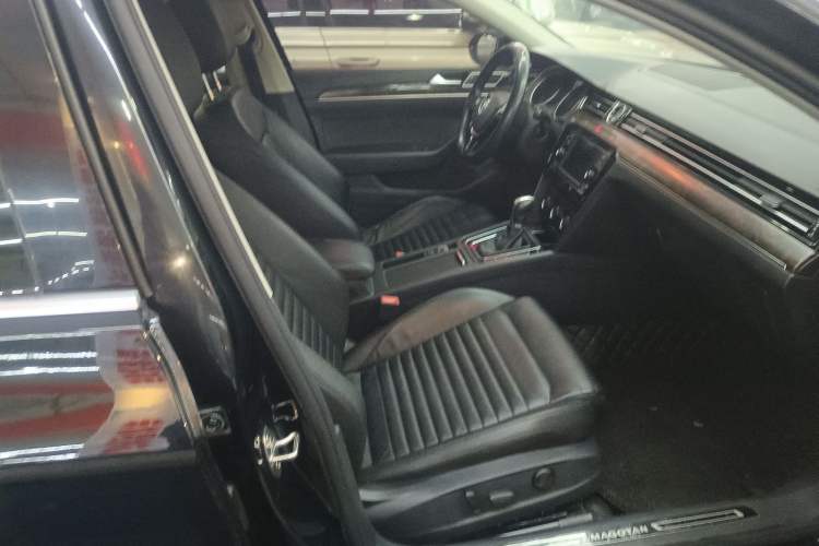 Used Volkswagen Magotan 2018 Facelift 330TSI DSG Luxury Model
