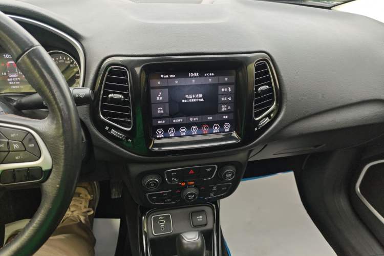 Used  Compass 2019 220T Automatic Family Edition
