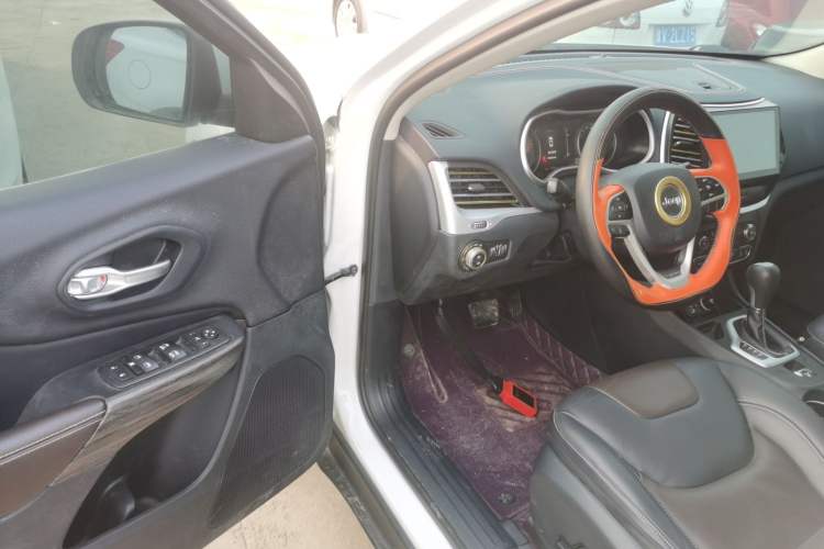 Used  Cherokee 2016 2.4L Leading Edition
