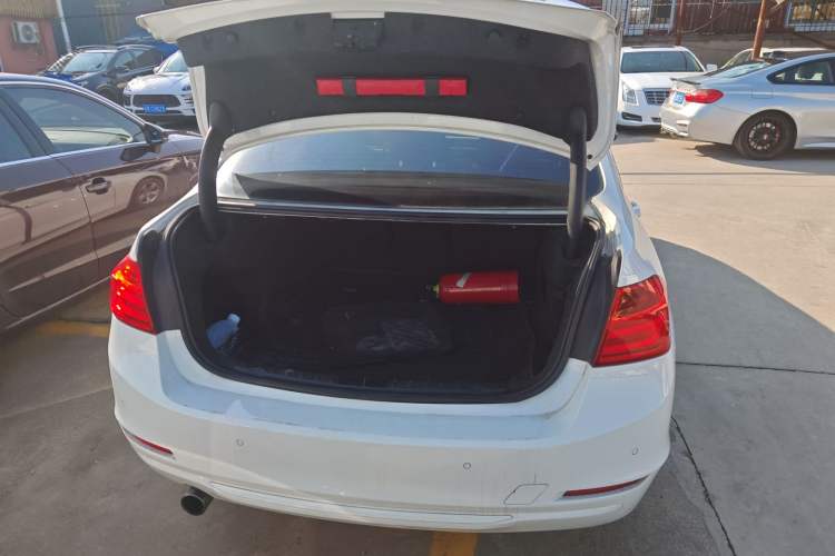 Used BMW 3 Series 2015 320i Luxury Line Stylish Edition