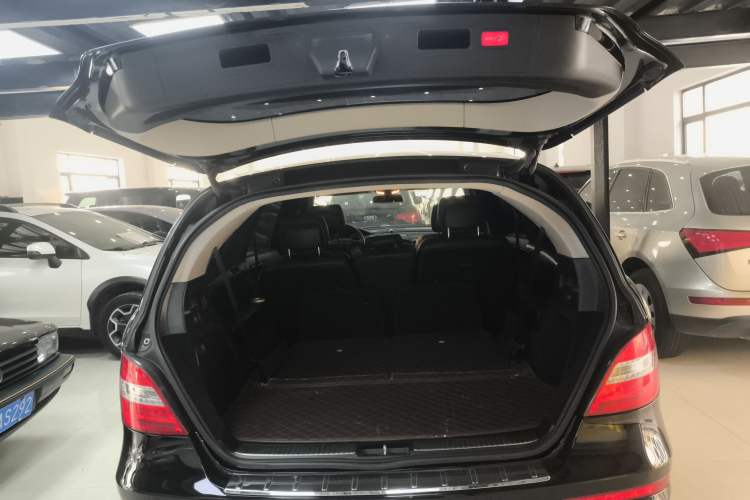 Used Mercedes-Benz R-Class 2017 R 320 4MATIC Business Edition Prestige Model
