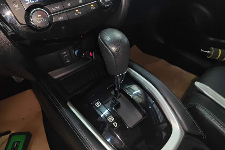 Used Nissan X-Trail 2014 2.5L CVT Leading Edition 4WD