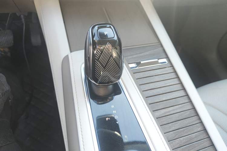 Used Roewe RX9 2023 2.0T All-Wheel-Drive Luxury Edition
