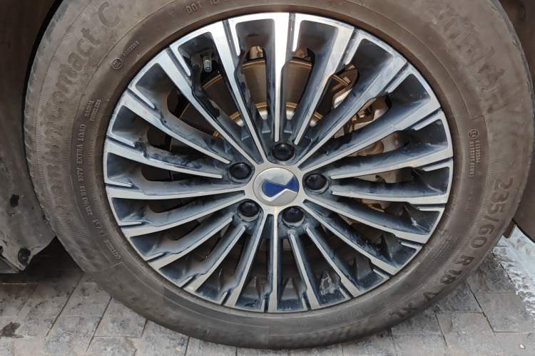 Used Denza D9 2022 DM-i 1040 Prestige Model