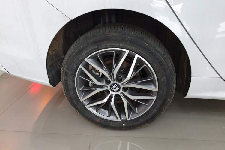 Used BYD Qin PLUS 2024 HONOR Edition DM-i 120KM Excellence Model
