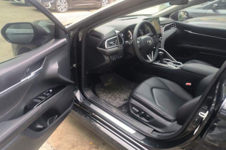 Used Toyota Camry 2021 2.0G Luxury Edition
