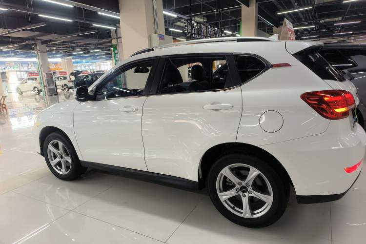 Used Haval H2 2018 Chuanxiang Edition Red Badge 1.5T Dual-Clutch Two-Wheel Drive Fashionable Model
