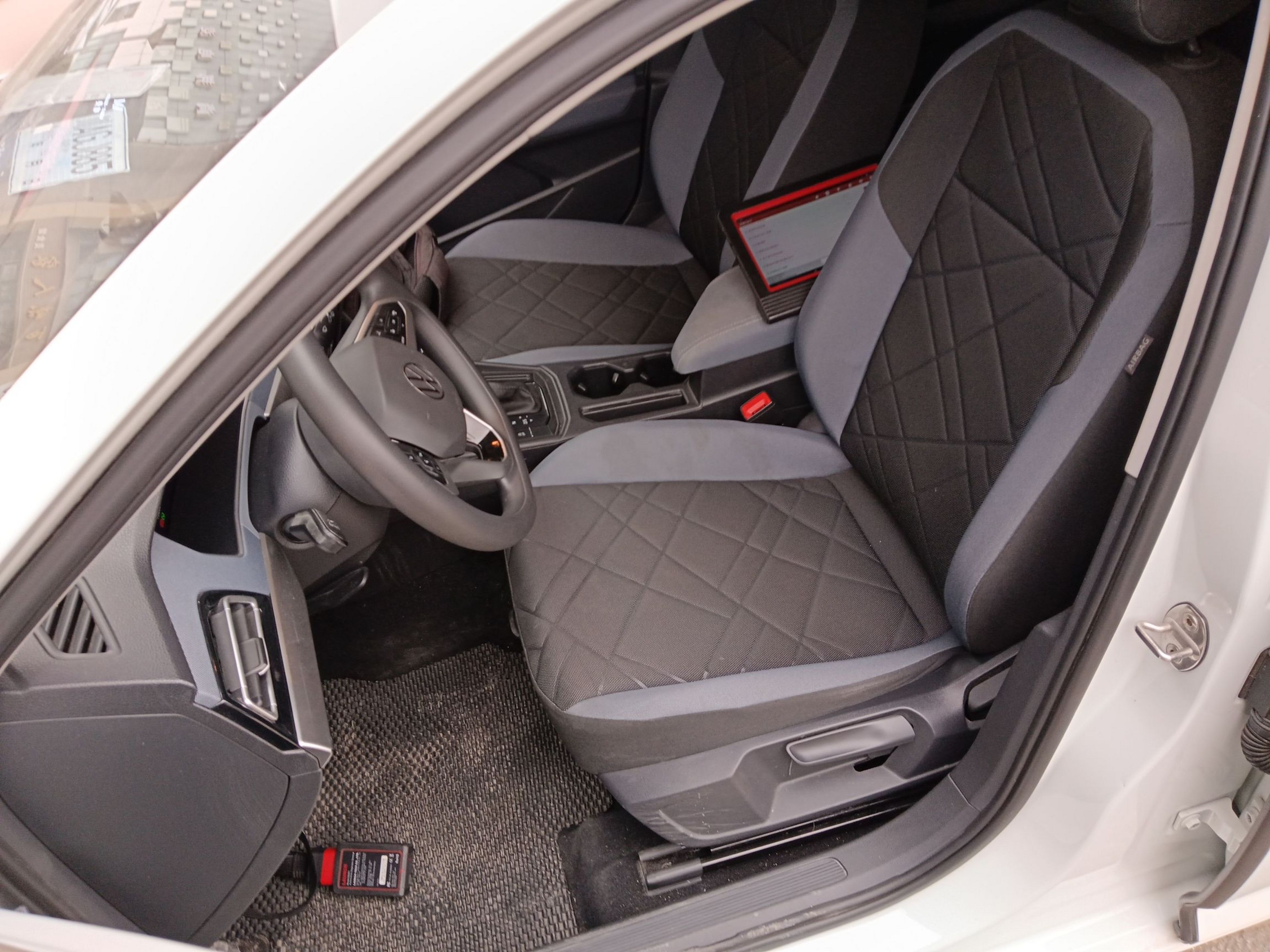 Переднее сиденье в автомобиле